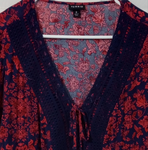 Torrid Red and Blue A-Line Pleated Blouse - Picture 3 of 4